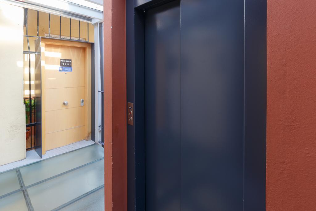 Pension Teruel Barcelona Exterior photo