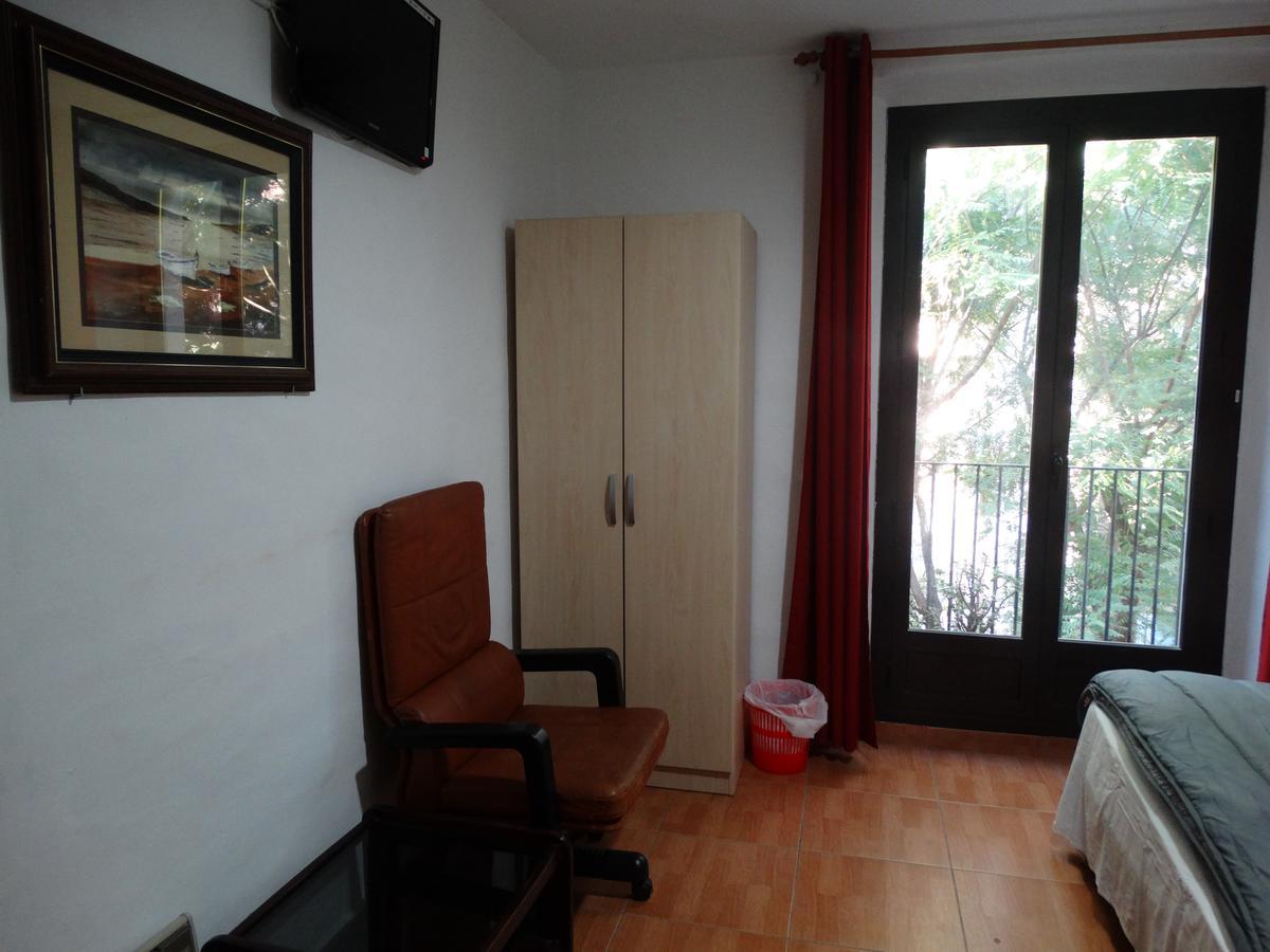 Pension Teruel Barcelona Exterior photo