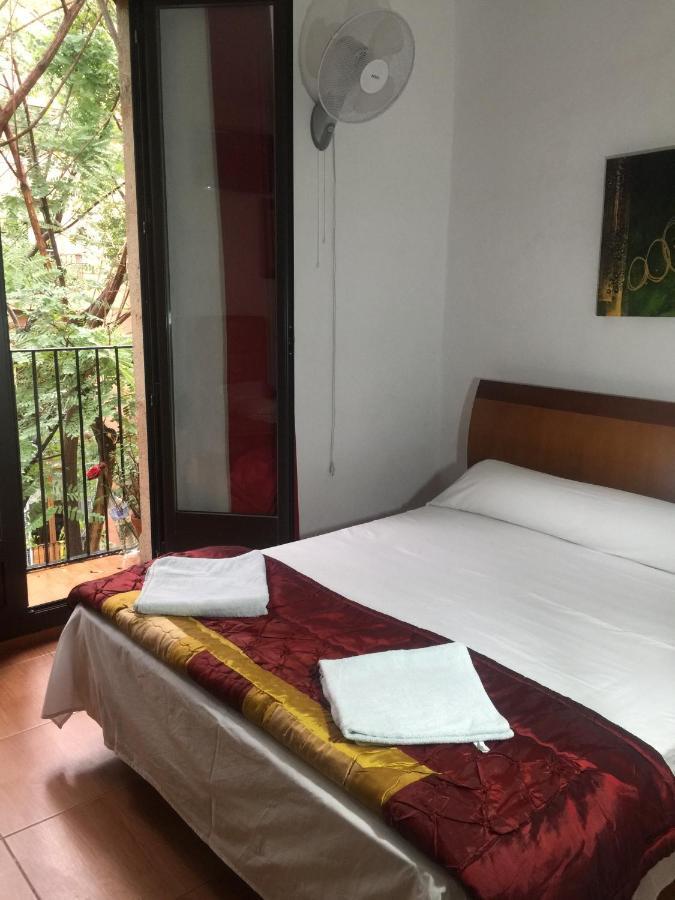 Pension Teruel Barcelona Exterior photo
